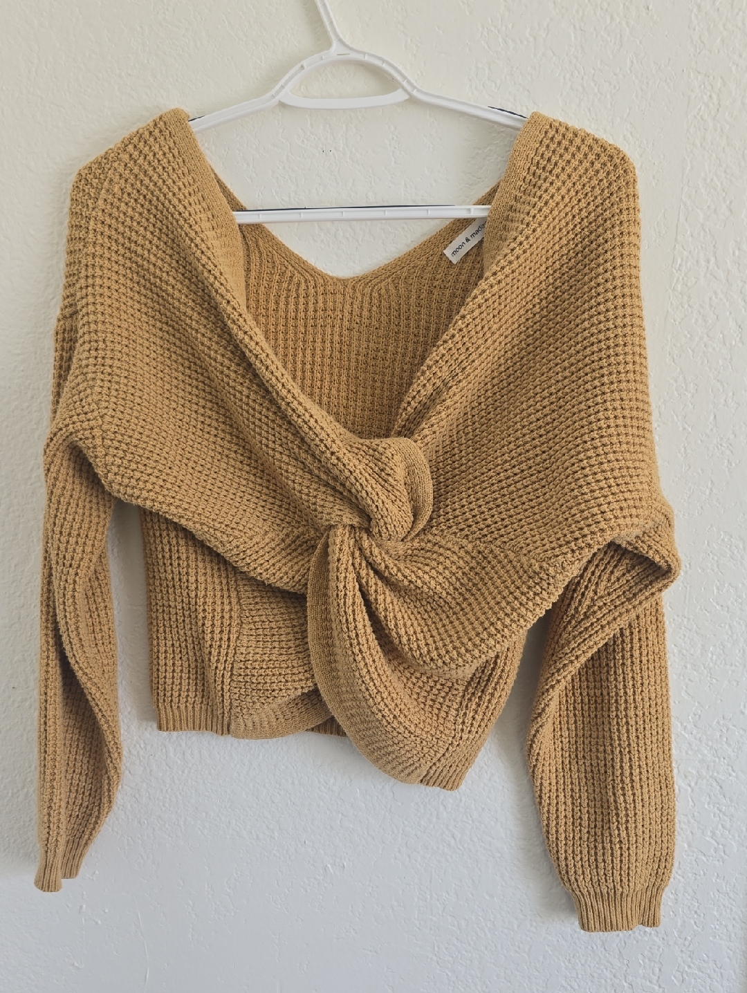 Moon & Madison Knot-Front V-Neck Sweater In Camel